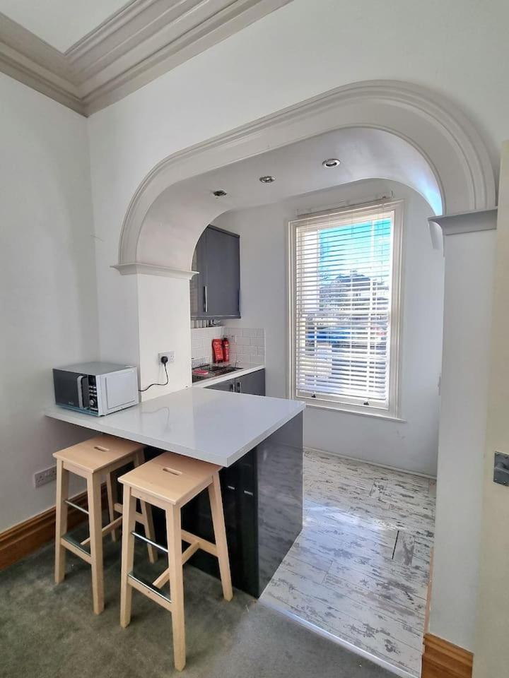 Entire Apartment By City Centre & Harbourside Bristol Exterior foto